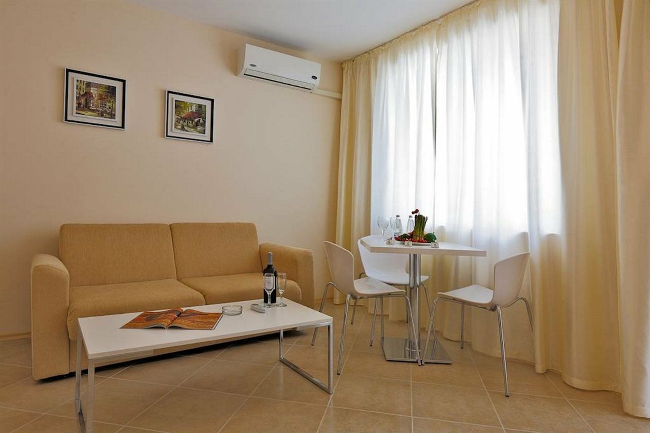 Emberli Aparthotel Лозенец Экстерьер фото